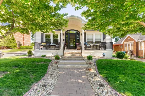 1327 5th St, Peru, IL 61354 photo 2