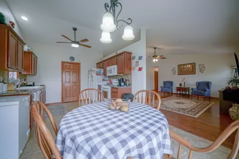 192 Prairie Moon Dr, Davis Junction, IL 61020 photo 4