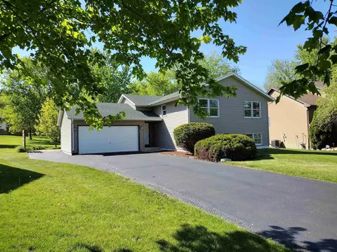 1127 NW Candlewick Dr, Poplar Grove, IL 61065