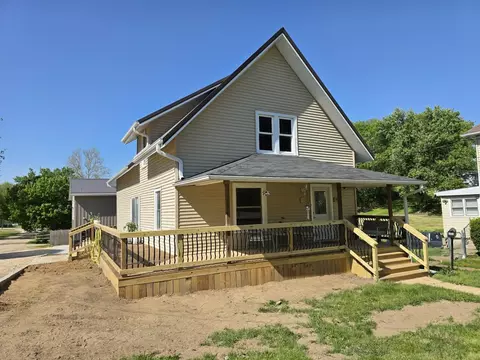 Exterior - 102 E State Rd, Mount Carroll, IL 61053 photo 2 of 9