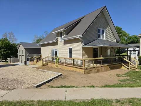 Exterior - 102 E State Rd, Mount Carroll, IL 61053 photo 5 of 9