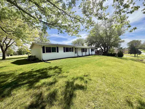 320 W Benton St, Mount Carroll, IL 61053