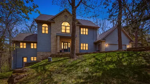 17 Cinnamon Dr, Galena, IL 61036