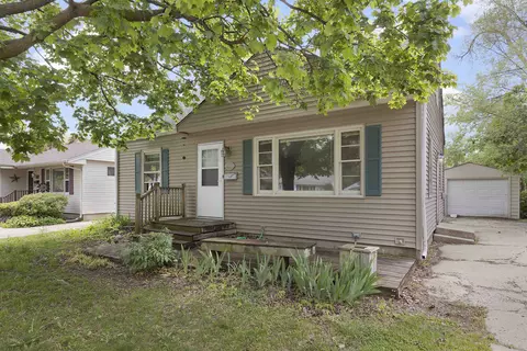 2412 Midway Dr, Rockford, IL 61103