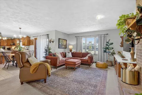 Living - 12117 Whispering Winds Dr, Roscoe, IL 61073 photo 3 of 6