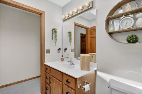 Bath - 12117 Whispering Winds Dr, Roscoe, IL 61073 photo 5 of 8
