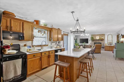 Kitchen - 12117 Whispering Winds Dr, Roscoe, IL 61073 photo 4 of 6