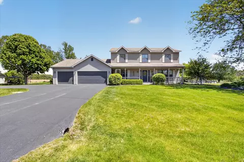 12117 Whispering Winds Dr, Roscoe, IL 61073