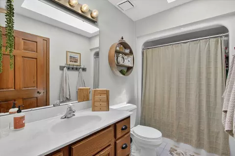 Bath - 12117 Whispering Winds Dr, Roscoe, IL 61073 photo 6 of 8