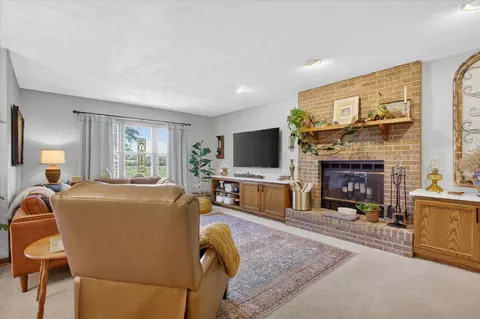 Living - 12117 Whispering Winds Dr, Roscoe, IL 61073 photo 4 of 6
