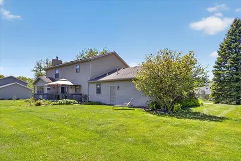 Exterior - 12117 Whispering Winds Dr, Roscoe, IL 61073 photo 8 of 9