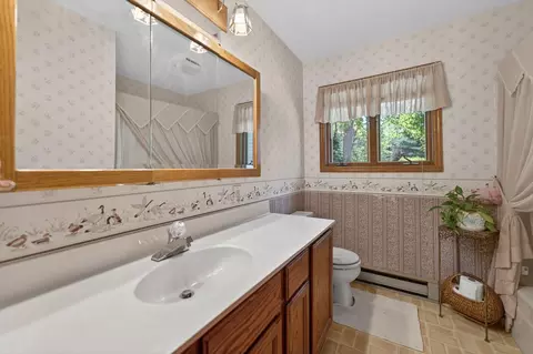 Bath - 1110 White Pine Dr, Dixon, IL 61021 photo 1 of 2