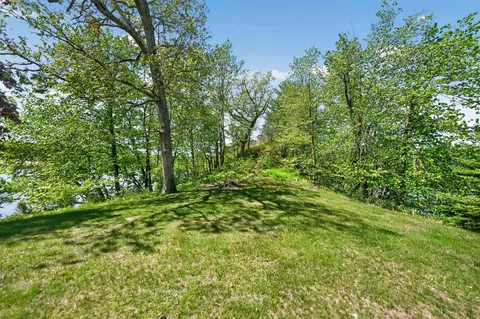 Exterior - 1110 White Pine Dr, Dixon, IL 61021 photo 18 of 23