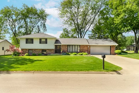 1505 Lakewood Dr, Mendota, IL 61342