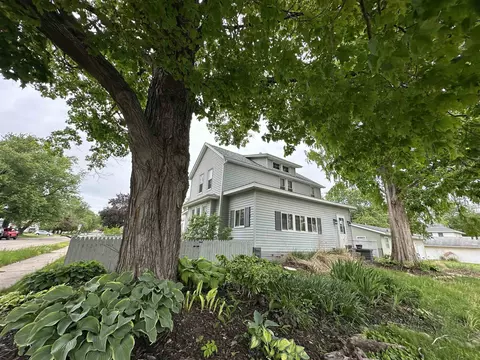 2905 Pershing Blvd, Clinton, IA 52732
