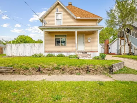 131 S 8th St, South Beloit, IL 61080