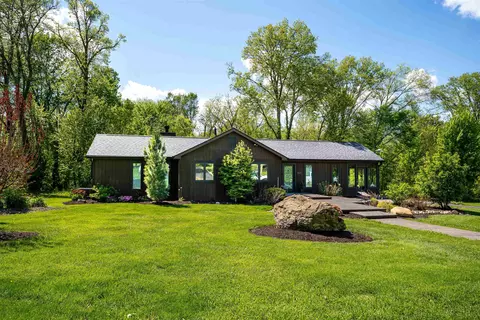 911 5 Melugins Grove Rd, West Brooklyn, IL 61378