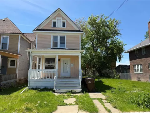 704 S Carroll Ave, Freeport, IL 61032
