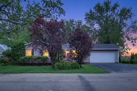 405 W Cherry St, Forreston, IL 61030