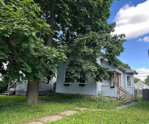 522 2nd Ave S, Clinton, IA 52732