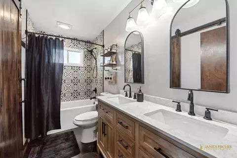 Bath - 12521 E High Rd, Davis Junction, IL 61020 photo 1 of 2