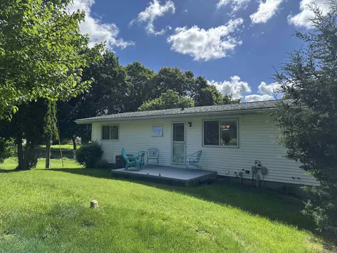 200 Nevada St, Savanna, IL 61074
