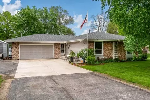 10029 Debbie Ln, Machesney Park, IL 61115