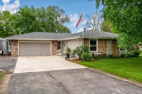 10029 Debbie Ln, Machesney Park, IL 61115