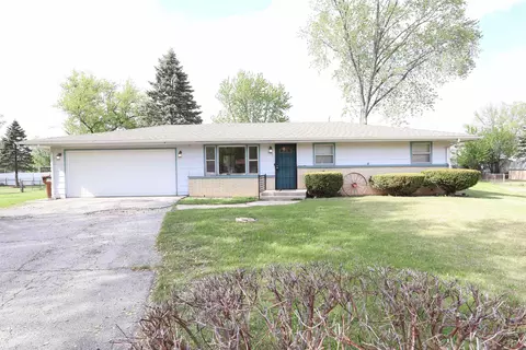 916 Crystal Ct, Machesney Park, IL 61115