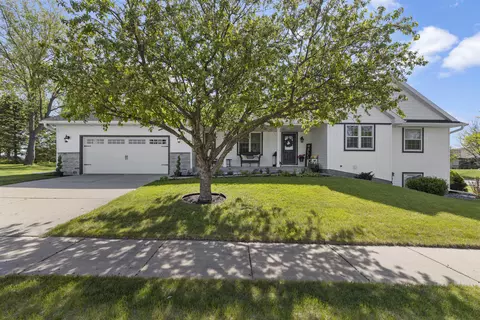 226 N 6th St, Evansville, WI 53536