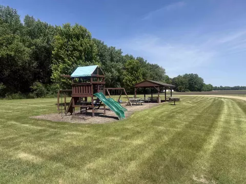 Exterior - 4802 Pipers Way Ln, Roscoe, IL 61073 photo 14 of 14