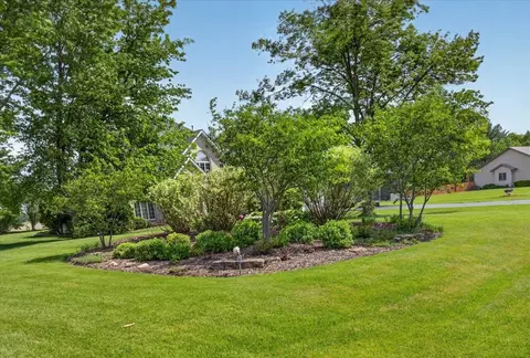 Exterior - 4802 Pipers Way Ln, Roscoe, IL 61073 photo 2 of 14