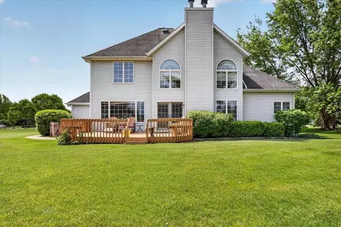 Exterior - 4802 Pipers Way Ln, Roscoe, IL 61073 photo 8 of 14