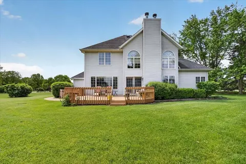 Exterior - 4802 Pipers Way Ln, Roscoe, IL 61073 photo 9 of 14