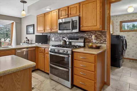 Kitchen - 4802 Pipers Way Ln, Roscoe, IL 61073 photo 1 of 4