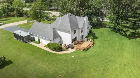 Exterior - 4802 Pipers Way Ln, Roscoe, IL 61073 photo 4 of 14