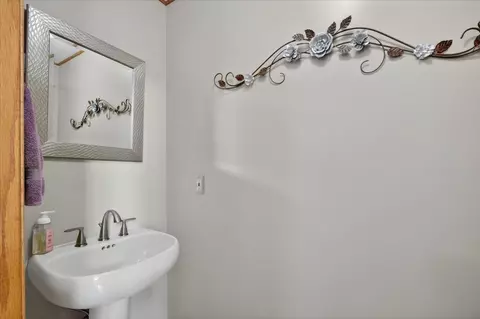 Bath - 4802 Pipers Way Ln, Roscoe, IL 61073 photo 1 of 4