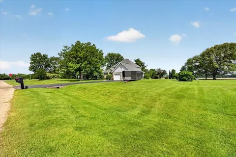 Exterior - 4802 Pipers Way Ln, Roscoe, IL 61073 photo 10 of 14