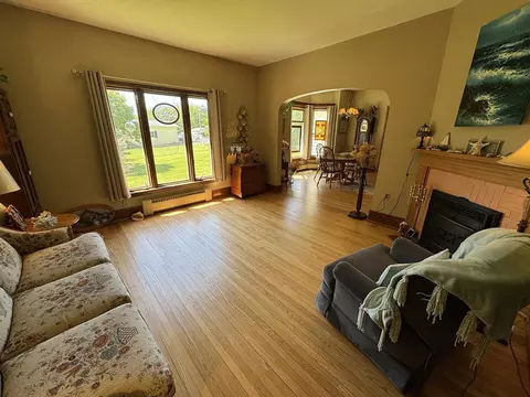 Living - 314 Plummer Ave, Chadwick, IL 61014 photo 3 of 7