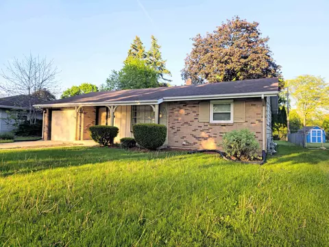 1926 Apple Tree Ln, Rockford, IL 61108