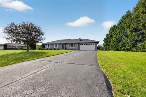 Exterior - 6137 Upper Ridge Way, Roscoe, IL 61073 photo 3 of 15
