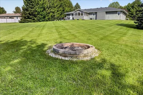 Exterior - 6137 Upper Ridge Way, Roscoe, IL 61073 photo 10 of 15