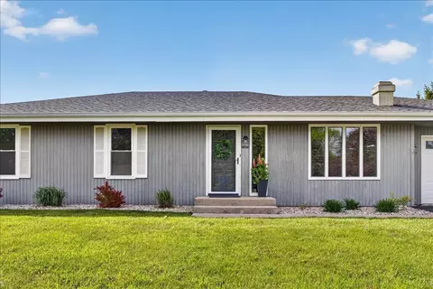 Exterior - 6137 Upper Ridge Way, Roscoe, IL 61073 photo 8 of 15