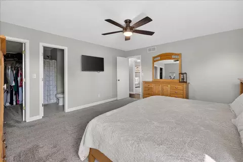 Bedroom - 6137 Upper Ridge Way, Roscoe, IL 61073 photo 3 of 5