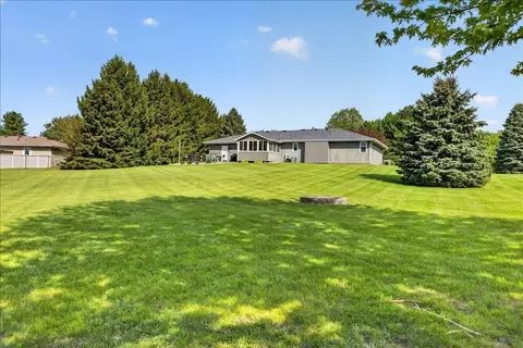 Exterior - 6137 Upper Ridge Way, Roscoe, IL 61073 photo 11 of 15