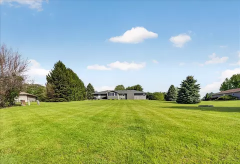 Exterior - 6137 Upper Ridge Way, Roscoe, IL 61073 photo 14 of 15