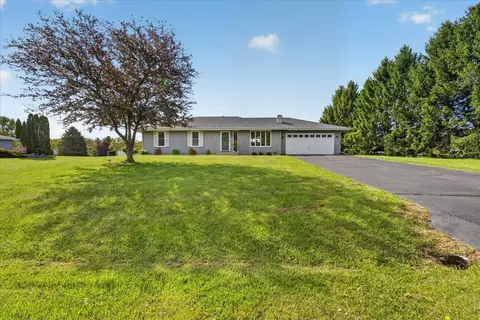 Exterior - 6137 Upper Ridge Way, Roscoe, IL 61073 photo 2 of 15