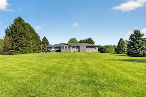 Exterior - 6137 Upper Ridge Way, Roscoe, IL 61073 photo 12 of 15