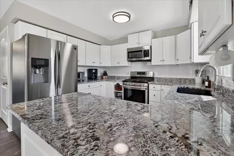Kitchen - 6137 Upper Ridge Way, Roscoe, IL 61073 photo 3 of 3