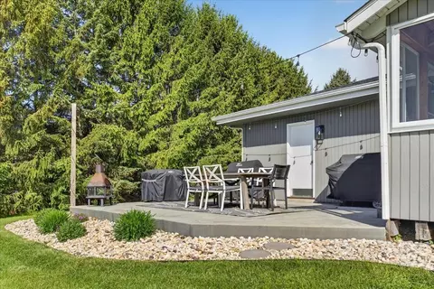 Exterior - 6137 Upper Ridge Way, Roscoe, IL 61073 photo 6 of 15